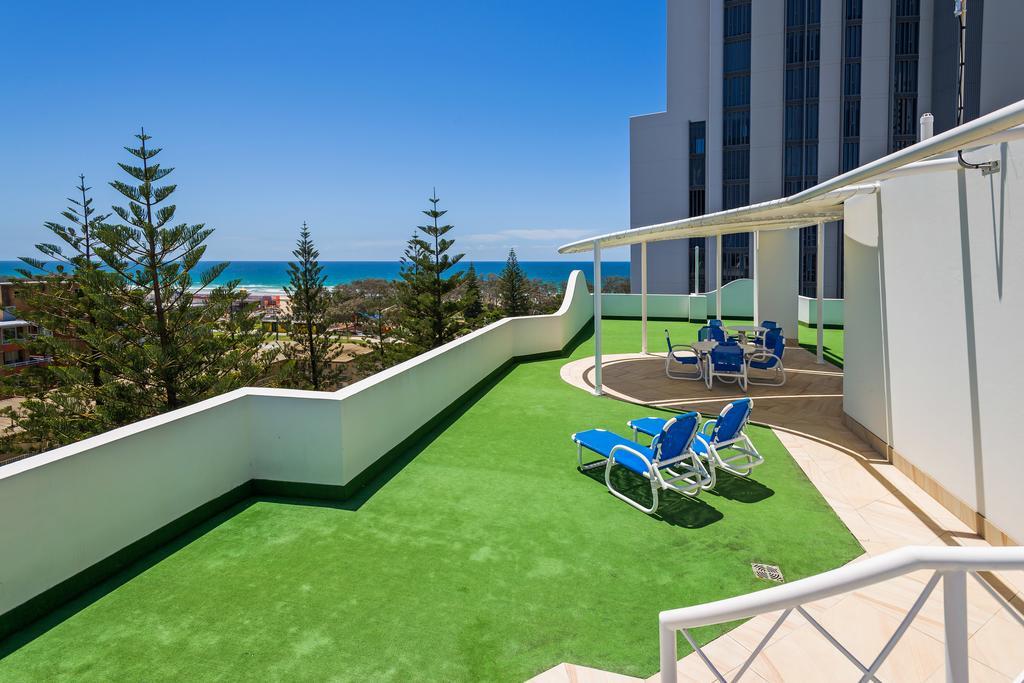 גולד קוסט The Ritz Resort Heated Pool מראה חיצוני תמונה